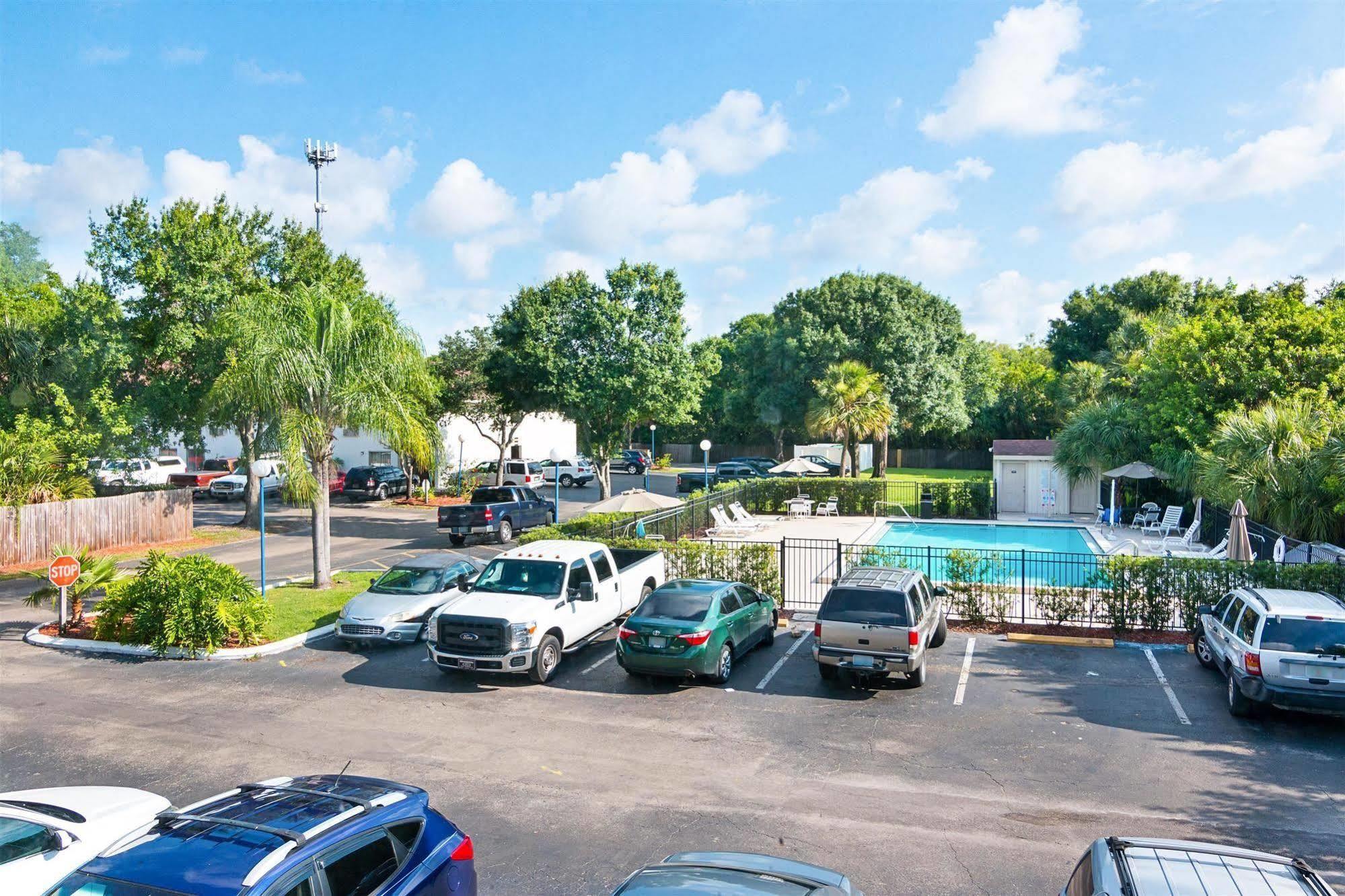 Motel 6-Tampa, Fl - Fairgrounds Heartland Exterior foto